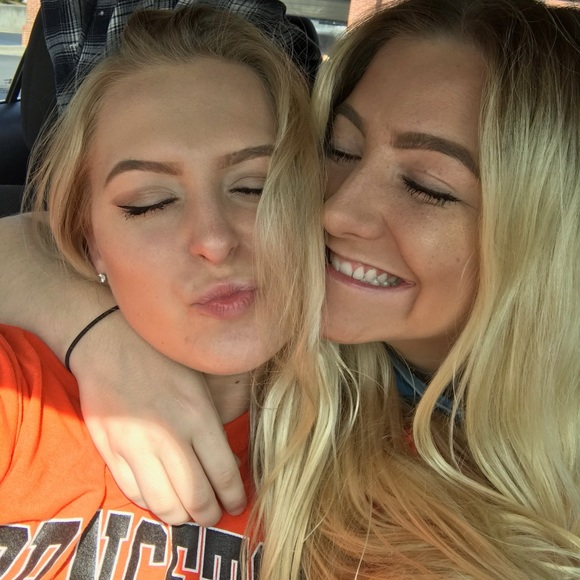 Meet your Posher, Taylor - Picture 2 of 2